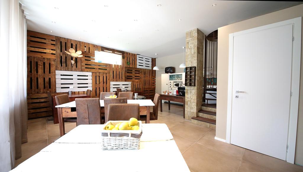 Affittacamere Smile Accomodation 奥斯塔 外观 照片