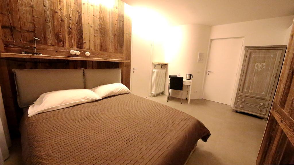 Affittacamere Smile Accomodation 奥斯塔 外观 照片