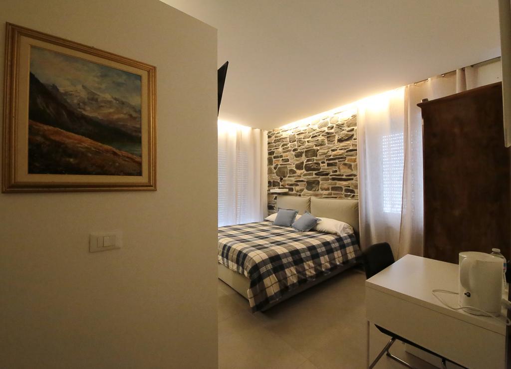 Affittacamere Smile Accomodation 奥斯塔 外观 照片